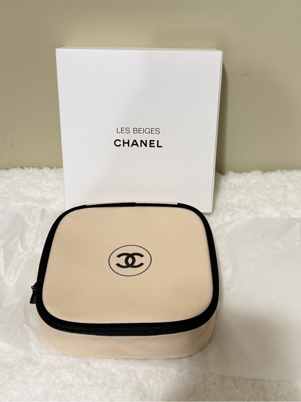 CHANEL Les Beiges pouch bag